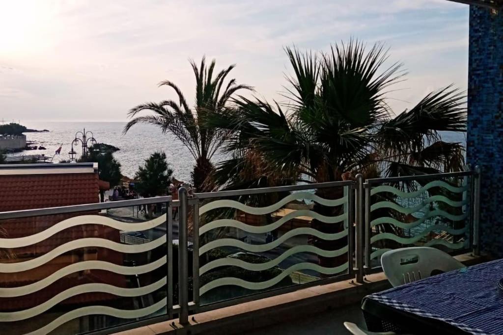 דירות ג'ובינאצו Casa Flora A Due Passi Dal Mare מראה חיצוני תמונה